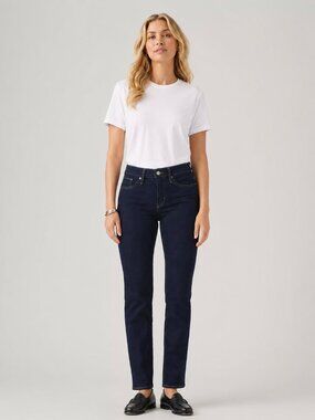 Levi’s Women’s Classic Straight Jeans 29x32 8L Dark Wash Stellar Stretch NWT